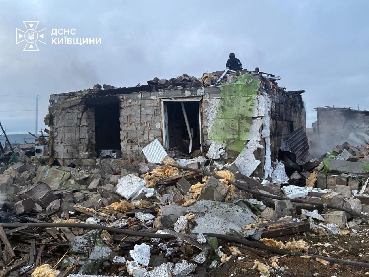 На Київщині внаслідок ранкової атаки дронів постраждали 5 людей, зокрема троє дітей