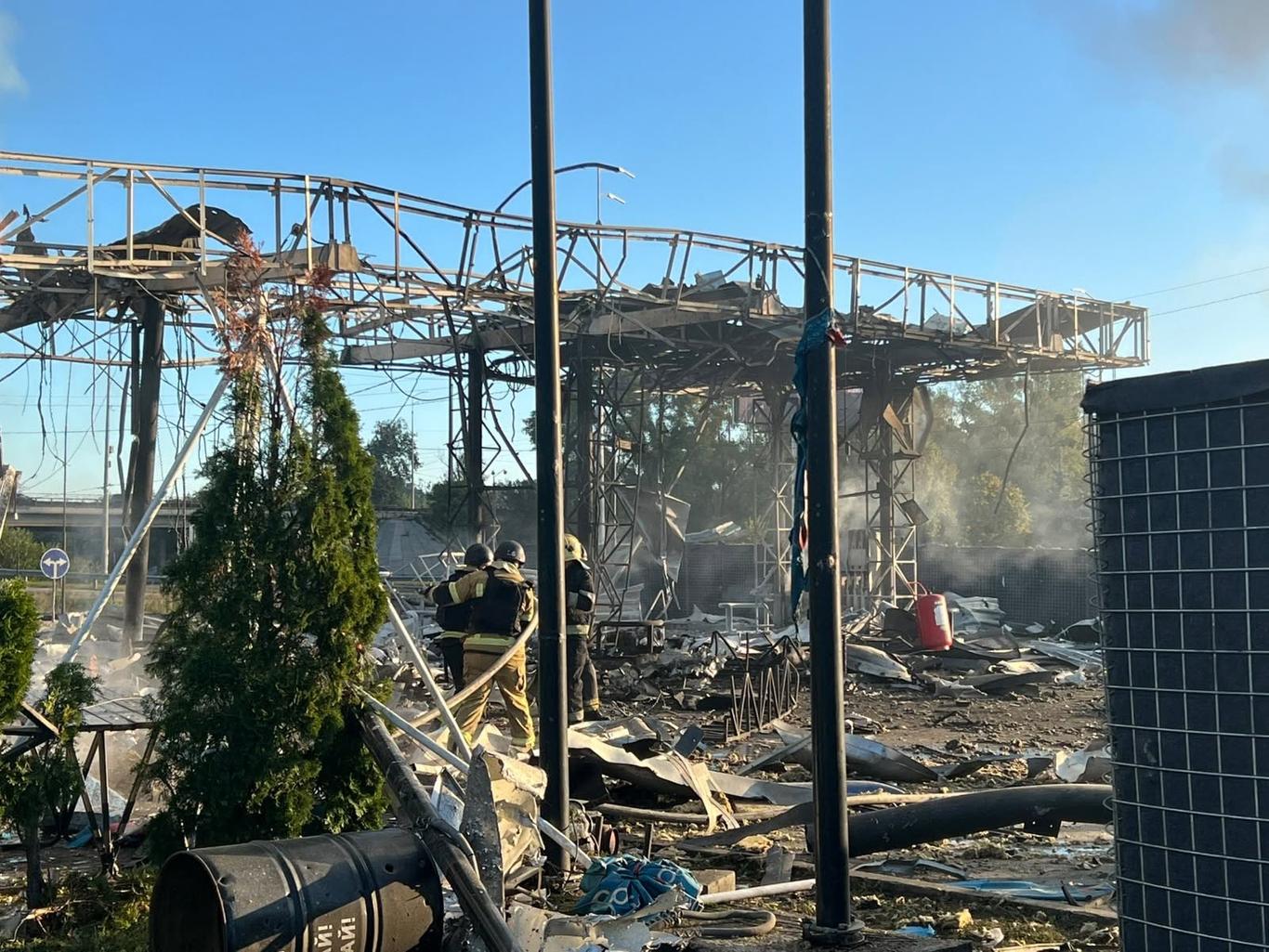 У Києві після атаки РФ горять склади і транспортне підприємство, є влучання в АЗС та транспортну інфраструктуру (ФОТО, ОНОВЛЕНО)