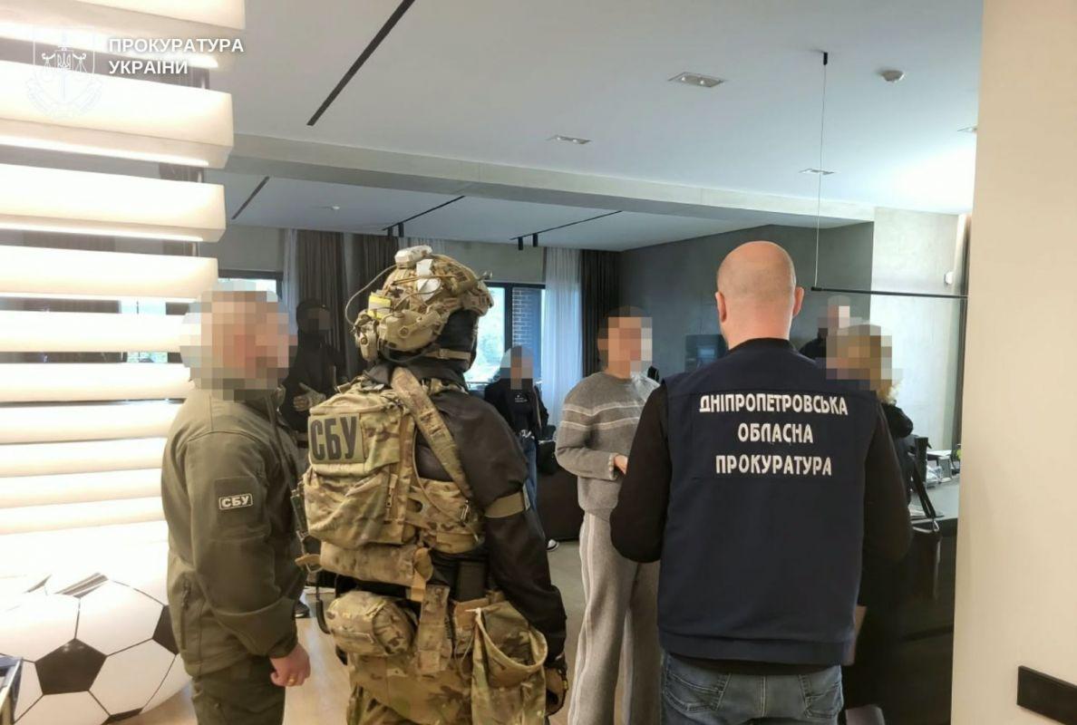 Правоохоронці викрили масштабну схему незаконного виготовлення та збуту фальсифікованого препарату для схуднення