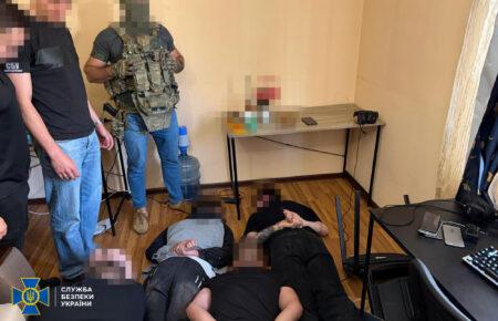 В Україні вперше оголосили підозру за новою статтею ККУ за створення шахрайського кол-центру