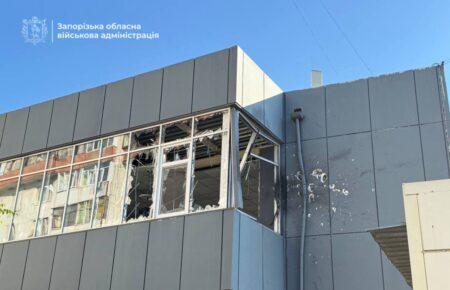 Російський FPV-дрон влучив у будівлю спорткомплексу в одному з районів Запоріжжя — ОВА