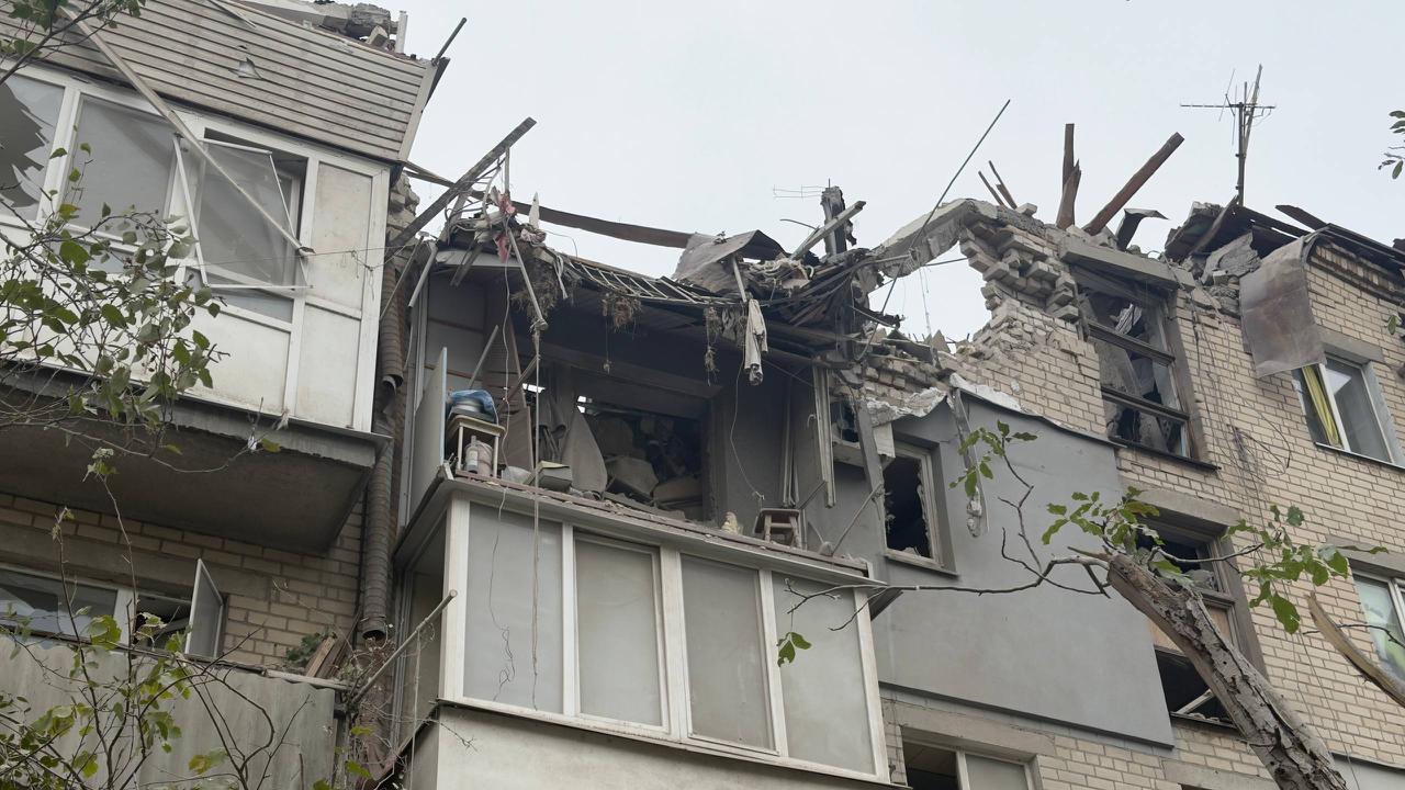 ОВА: Росіяни скинули на Херсон 8 керованих авіабомб, є загиблий та поранені