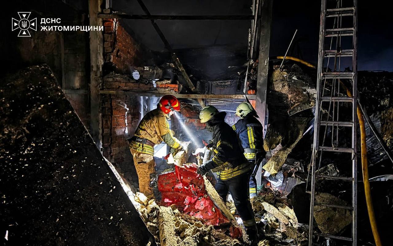 На Житомирщині рятувальники ліквідували наслідки російської атаки (ФОТО)