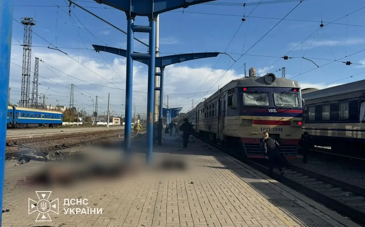 Росіяни знову вдарили по залізничному вокзалу у Дніпрі