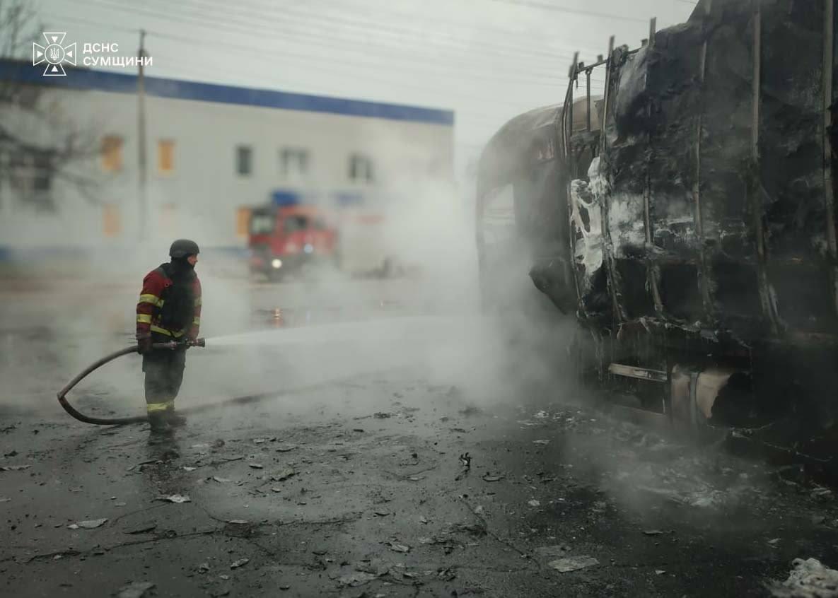 МВС: Росіяни атакували дроном житловий будинок у Сумській громаді, постраждала людина