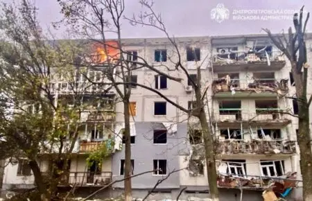 Росіяни вдарили по Павлограду: є поранені, пошкоджені багатоквартирні будинки