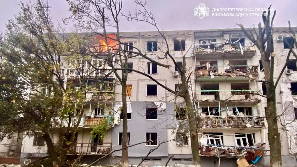 Росіяни вдарили по Павлограду: є поранені, пошкоджені багатоквартирні будинки