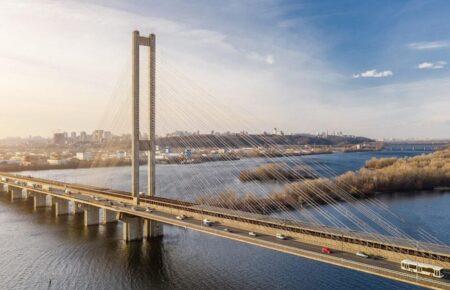 У столиці обмежили рух транспорту мостами через нічні обстріли РФ