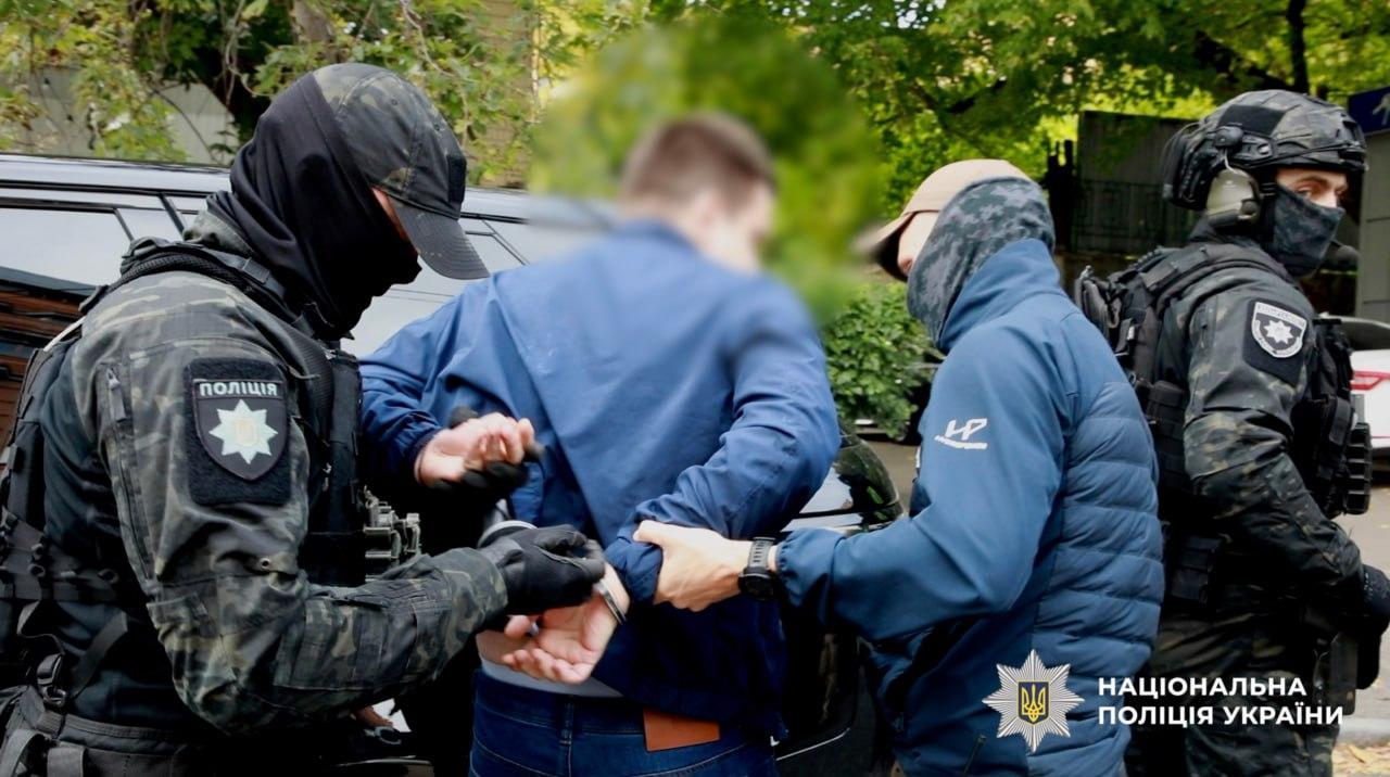Шахрай виманив у підприємця 280 тисяч доларів під виглядом працівника НАБУ