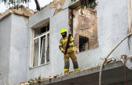 Через російський удар майже повністю згоріло приміщення музичного факультету Рівненського державного гуманітарного університету (ФОТО)