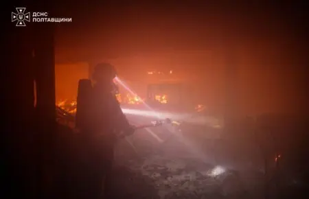 РФ вдарила по університету у Кременчуці та адмінбудівлі і складах у Полтаві (ФОТО)
