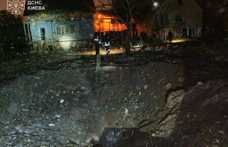 Росія за ніч випустила по Києву 21 балістичну ракету: були три хвилі атак