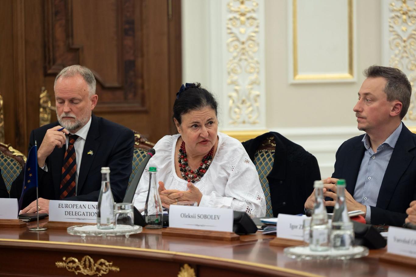 Усі посольства країн ЄС залишаються працювати у Києві — Матернова