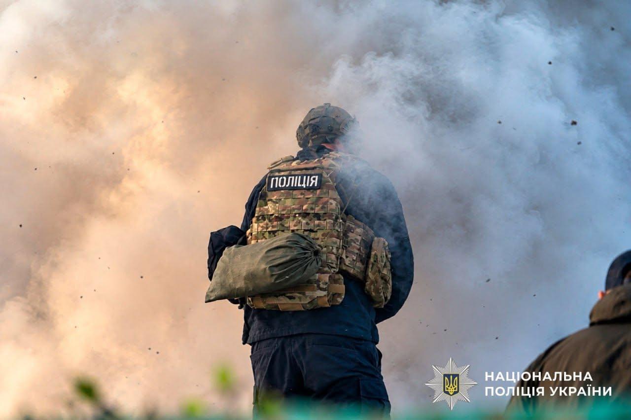 На Київщині через нічну атаку пошкоджено склад