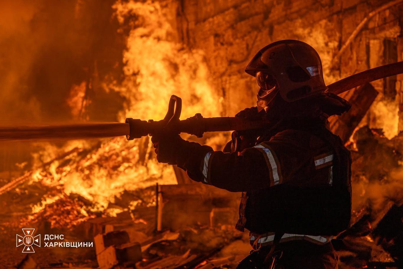 Удар РФ по багатоповерхівці в Харкові: 5 поранених, серед них дитина