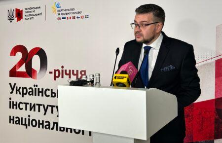 Понад 11 тисяч місць поховань українських діячів за кордоном зафіксували в Інституті нацпам’яті, – Алфьоров