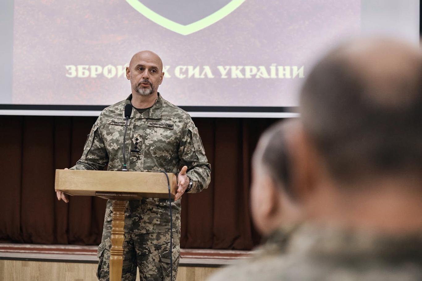 Драпатий представив особовому складу нового командувача Медичних сил ЗСУ Костянтина Гуменюка (ФОТО)