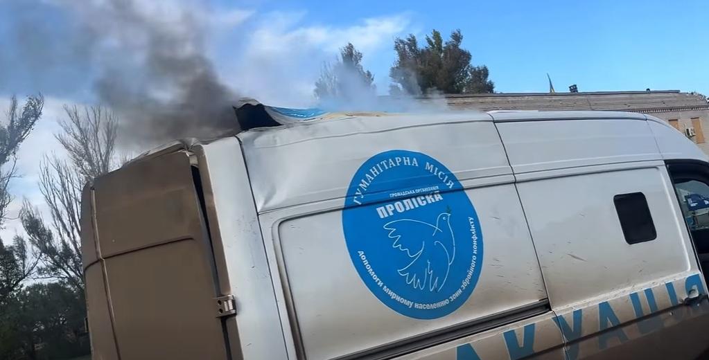 На Донеччині FPV-дрон атакував авто гуманітарної місії «Проліска»