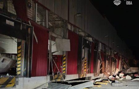 В Одеській області окупанти завдали удару по приміщеннях поштового оператора