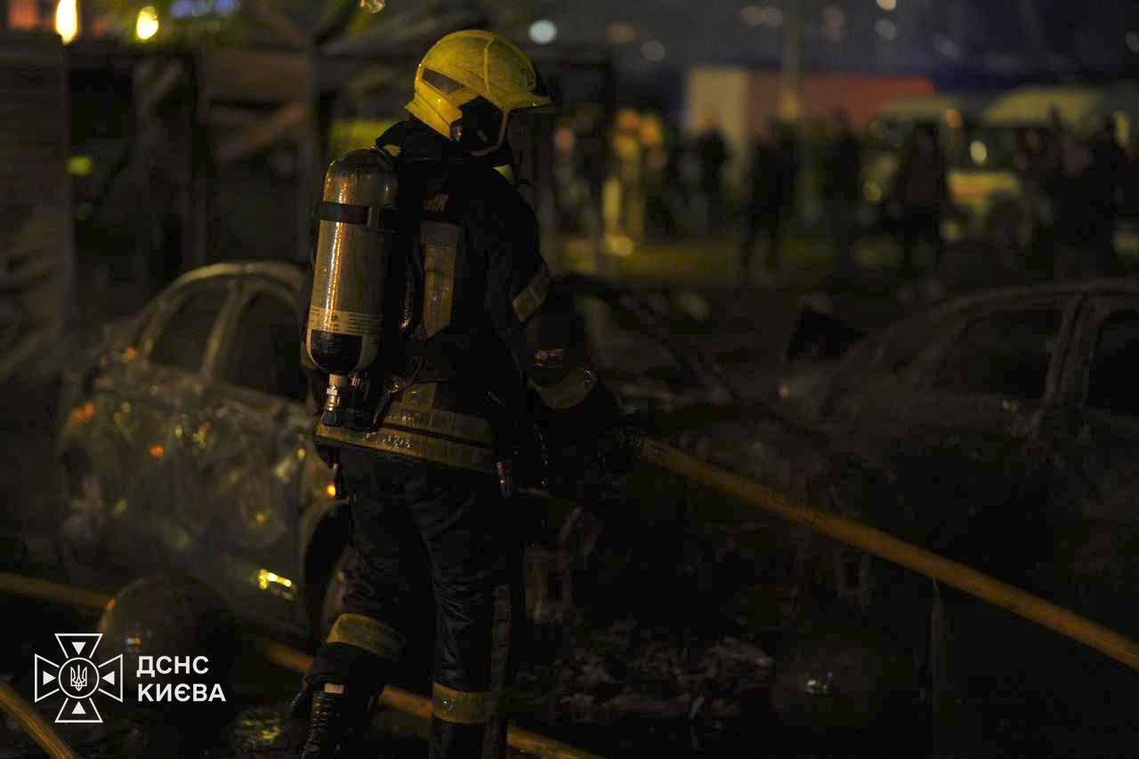 У Києві уламки БпЛА впали на території приватного будинку
