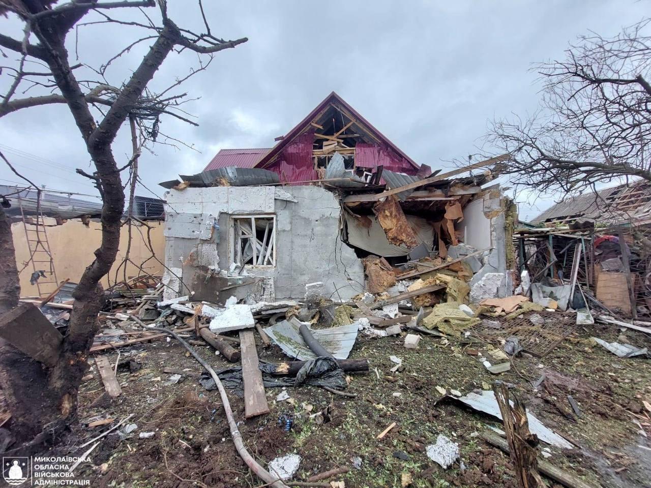 Росіяни вдарили дронами по Миколаєву: пошкоджено 4 будинки