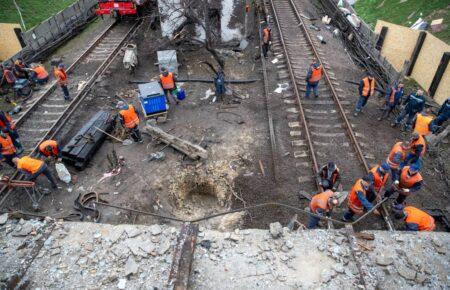 У Києві після нічної атаки ремонтують метро: до робіт залучили близько 70 фахівців