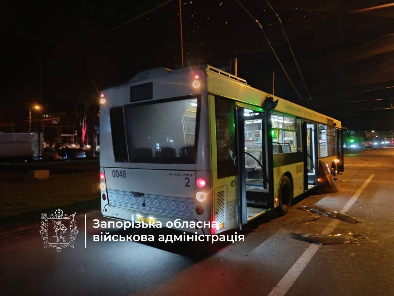 У Запоріжжі FPV-дрон влучив у маршрутний автобус: є постраждалий