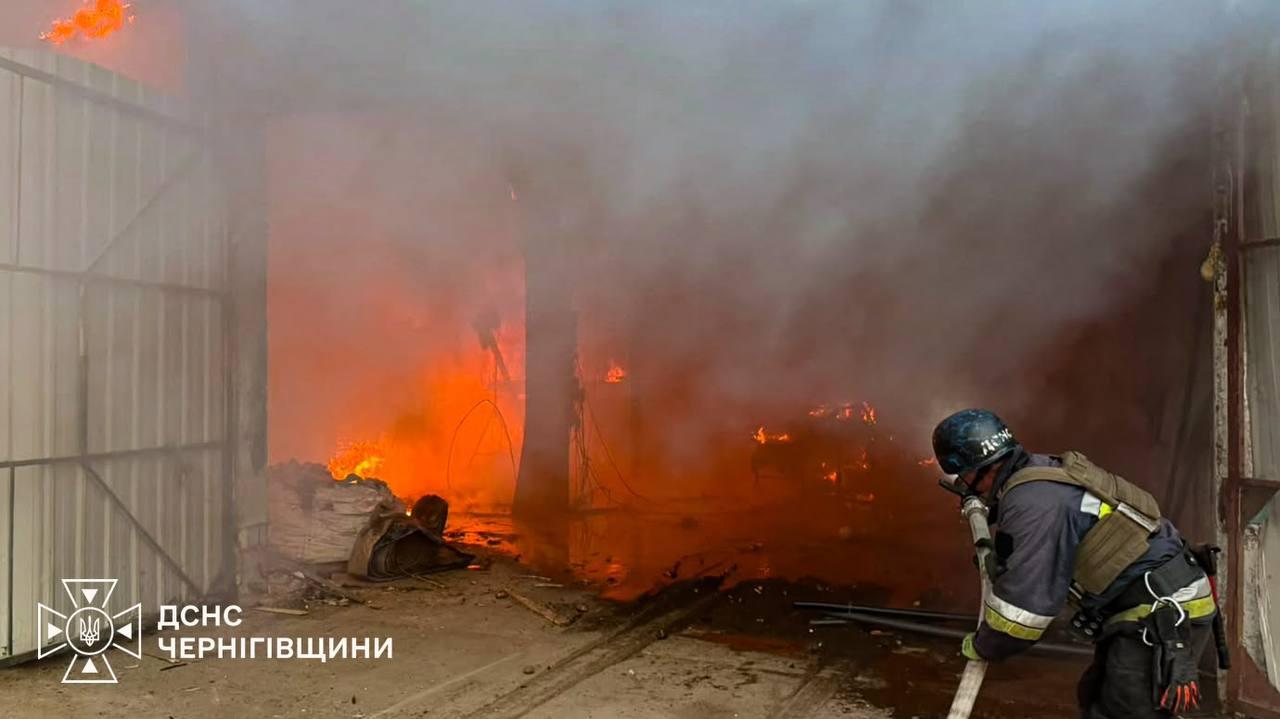 Окупанти вдарили по приватному підприємству та складу на Чернігівщині