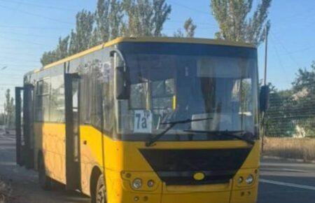 У Краматорську ворожий FPV-дрон атакував рейсовий автобус: двоє поранених