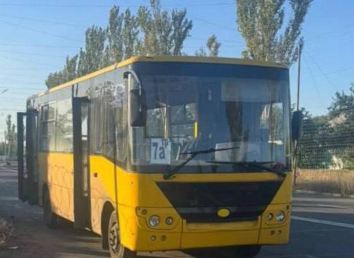 У Краматорську ворожий FPV-дрон атакував рейсовий автобус: двоє поранених