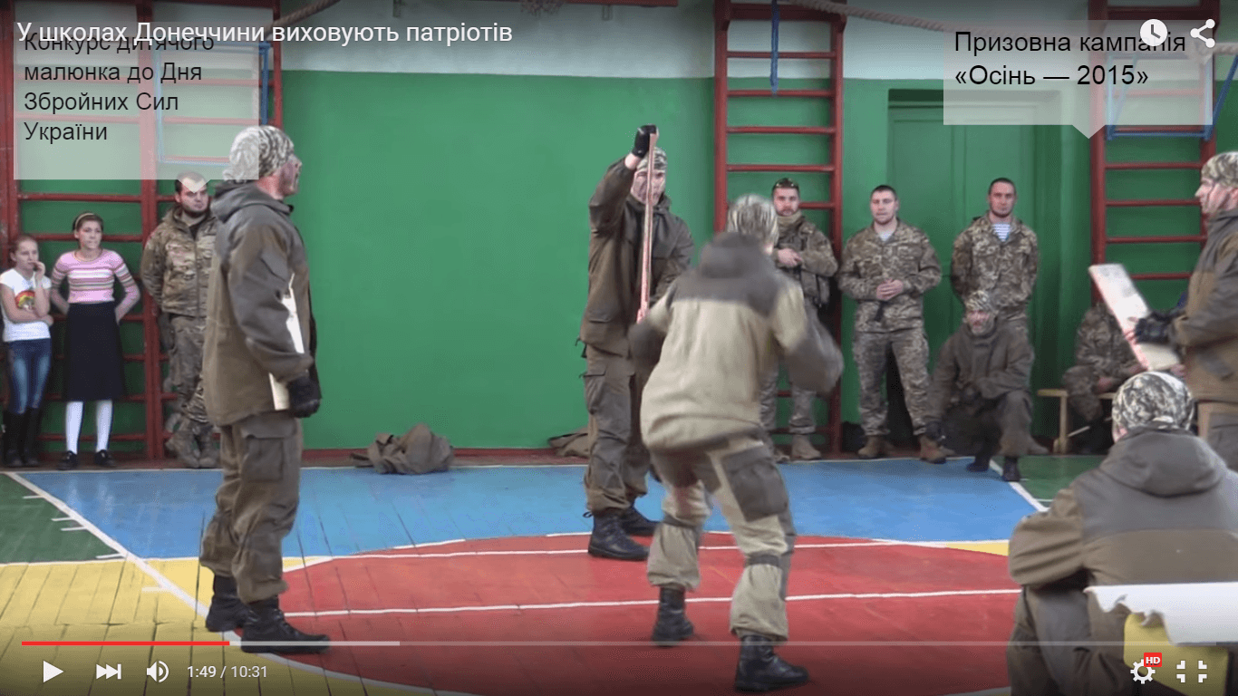 Українські десантники влаштували змагання у школі Красного Лиману — відео