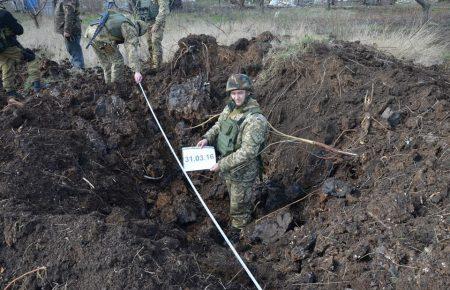 Зайцеве всіяне воронками, з ранку по селищу випущено біля ста мін, — штаб