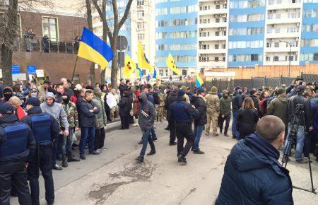 «Правий сектор» в Одесі закидує яйцями російське консульство