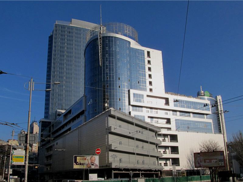 Правохоронці перевіряють повідомлення про замінування БЦ «Гулівер»