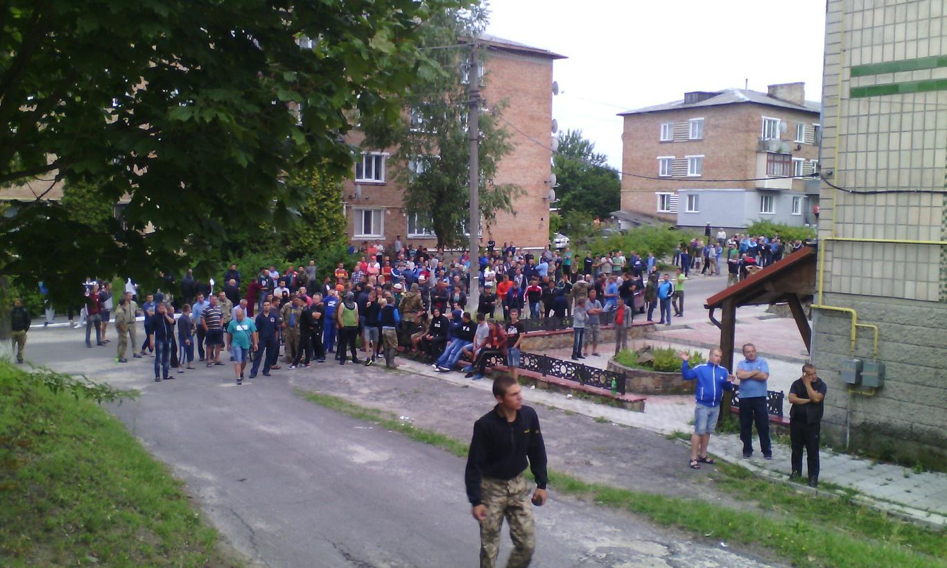 На Рівненщині щомісяця — заворушення через бурштинокопачів