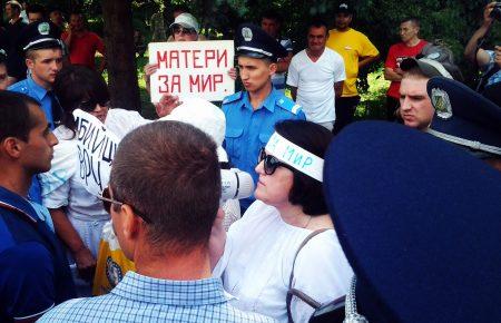 Під Верховною Радою мало не побилися активісти