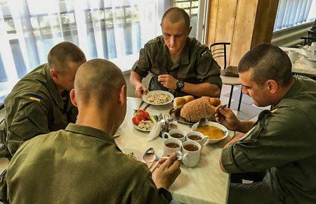 У Запоріжжі військових годують їжею на вибір — фоторепортаж