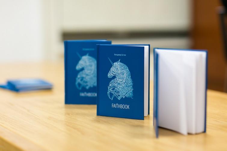 Єдинорог як символ Христа та ЛГБТ: Володимир Бєглов про свою збірку «Faithbook»
