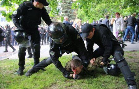Є ознаки змови поліції і "титушек" у побитті ветеранів АТО в Дніпрі, — журналіст