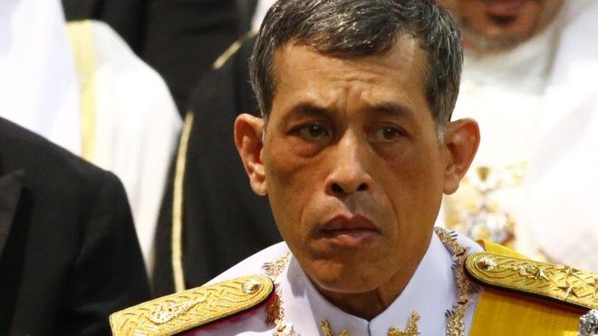 Підлітки з іграшкових пістолетів обстріляли короля Таїланду на велосипеді