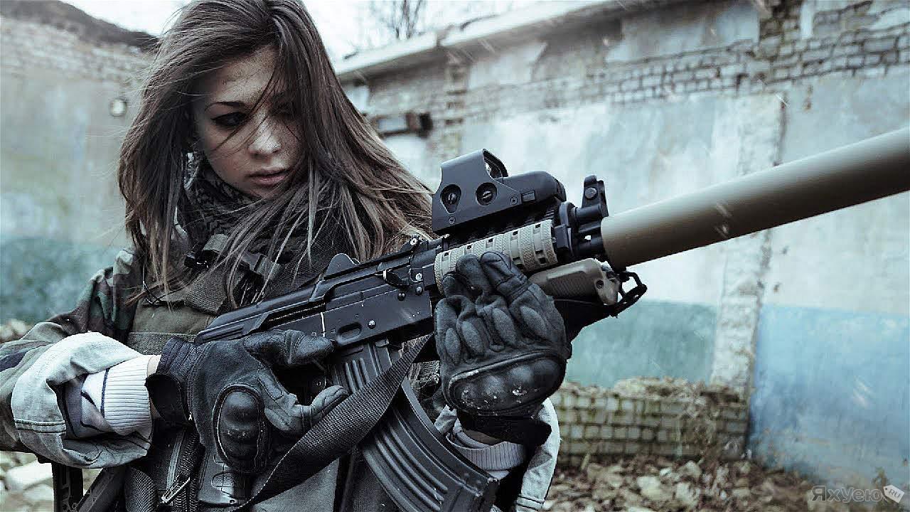 Снайперка Надія розповіла про маскування своєї гвинтівки (ВІДЕО)