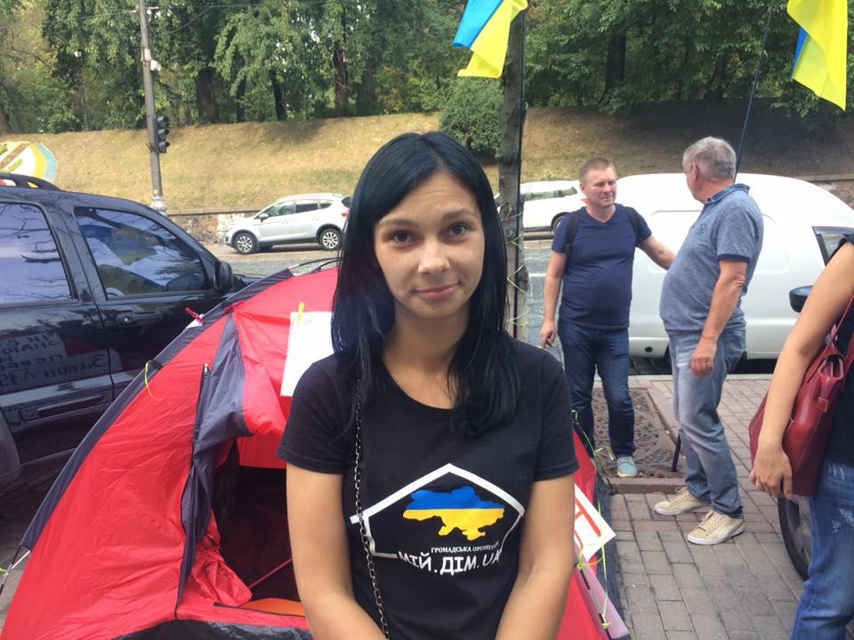 Переселенка з Макіївки розповіла, чому почала голодування під Кабміном