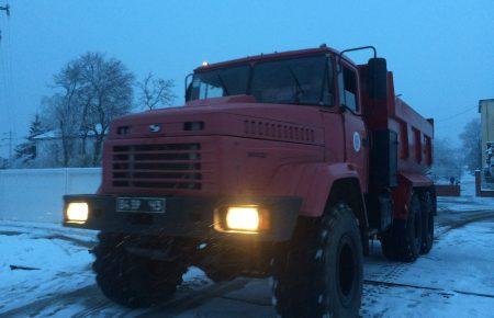 Закарпаття засипало снігом: рятувальники чергують на перевалах(ФОТО,ВІДЕО)