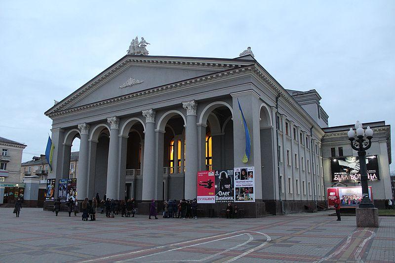 Вулиця стала брехлива, а театр - правдивий, - директор Рівненського муздрамтеатру
