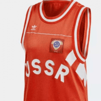 Adidas прибрала з сайту продукцію з радянською символікою