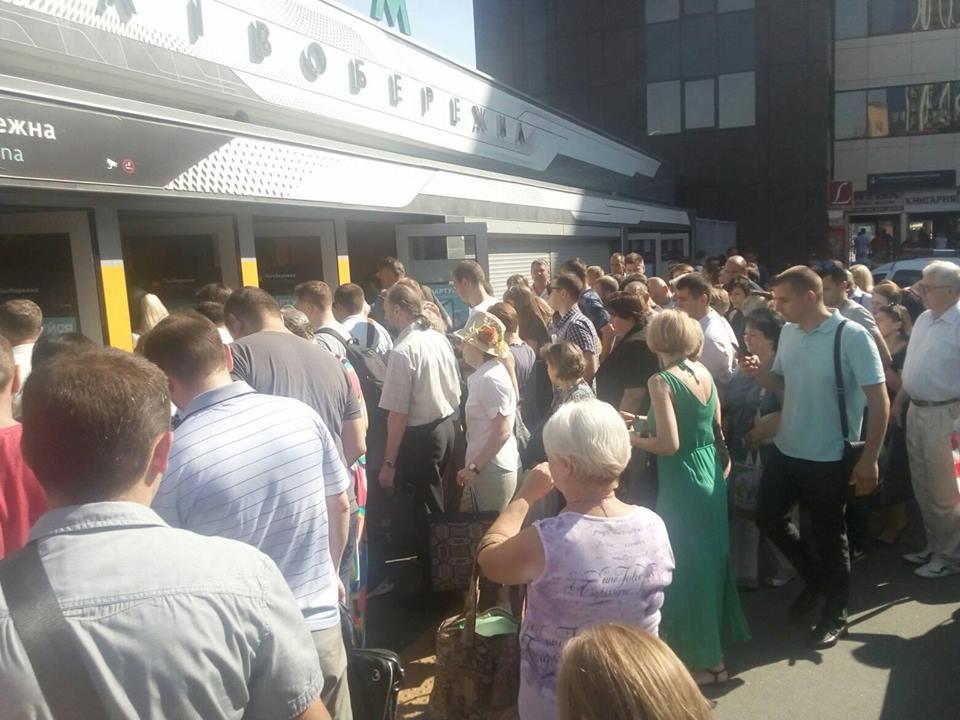 Станцію «Лівобережна» відкрили: вибухонебезпечних предметів не виявлено