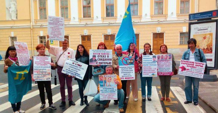 У Петербурзі відпустили затриманих учасників одиночних пікетів на підтримку кримських татар (ОНОВЛЕНО)