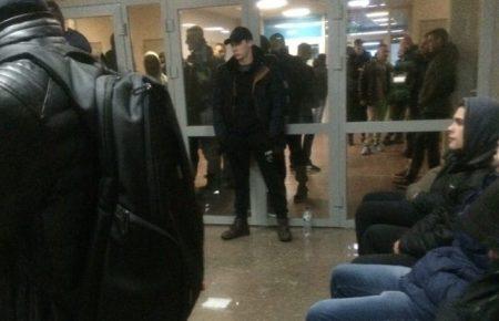 На вибори директора Інституту серця прийшли тітушки — активіст