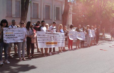 Біля Генконсульства РФ у Харкові пройшла акція на підтримку полонянки «ДНР» Марини Чуйкової (фото)