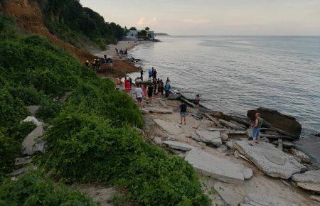 Рятувальники не виявили людей під завалами після зсуву в Одесі